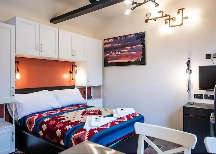 Cosy Countryside Retreat - Woody