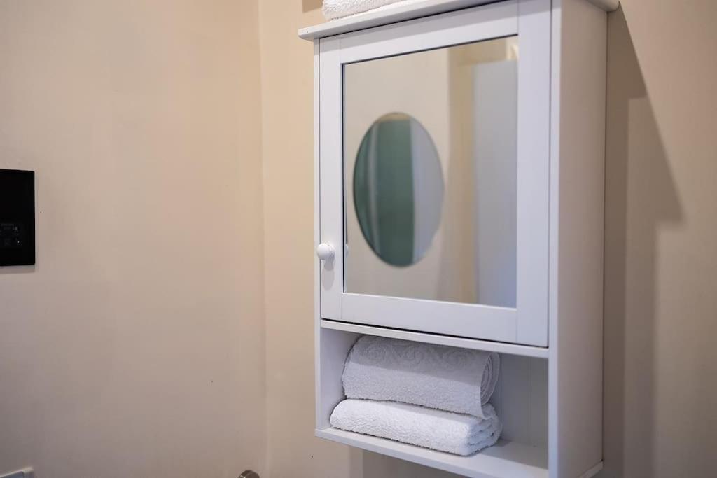 Cosy Countryside Retreat - Woody Apartment Milton Keynes