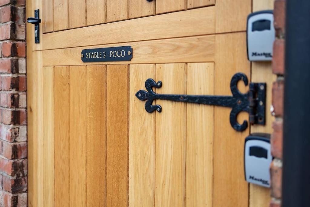 Cosy Countryside Retreat - Woody Apartment Milton Keynes