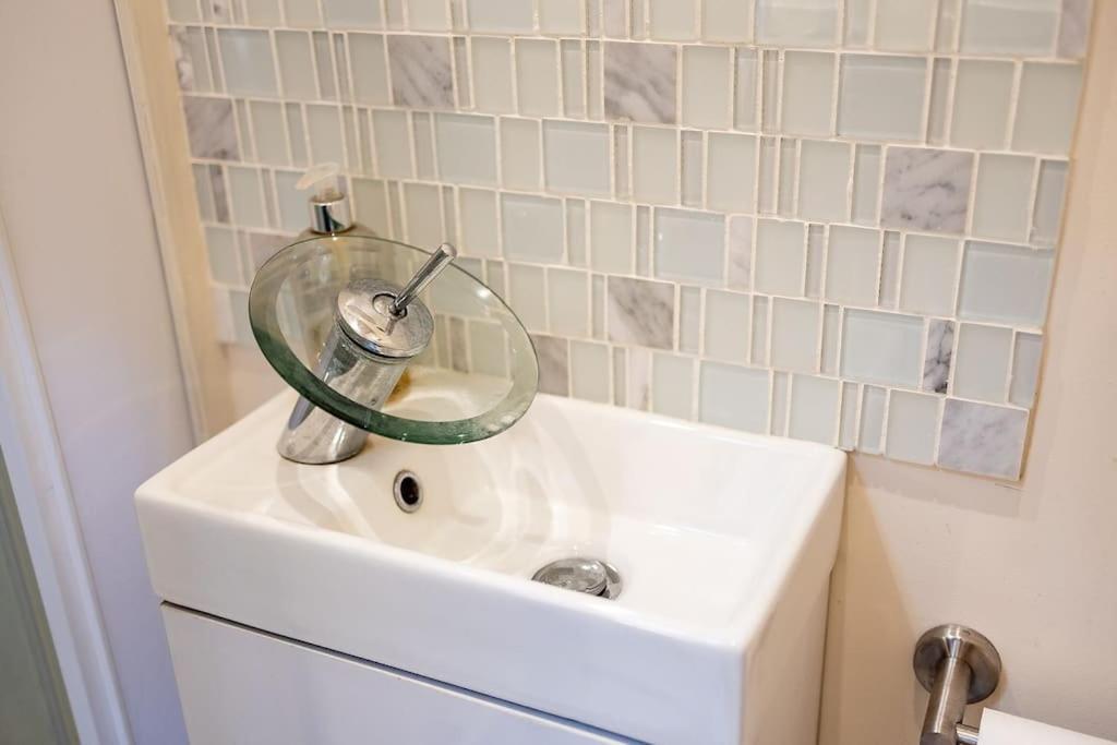 Cosy Countryside Retreat - Woody Milton Keynes